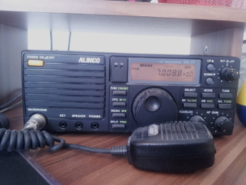 Alinco DX 77 shortwave transceiver